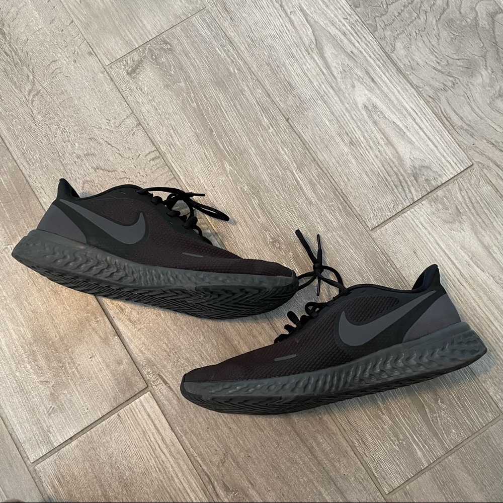 Nike Men's Revolution 5 - All Black - Picture 1 of 11
